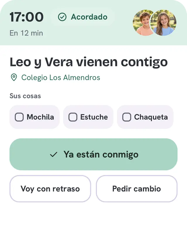 Tarjeta de recogida en la app: se marcan la mochila, el estuche y la chaqueta, y «Ya están conmigo» avisa a Alex
